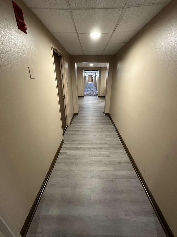 SureStay Plus by Best Western Mobile I-65 photo 6