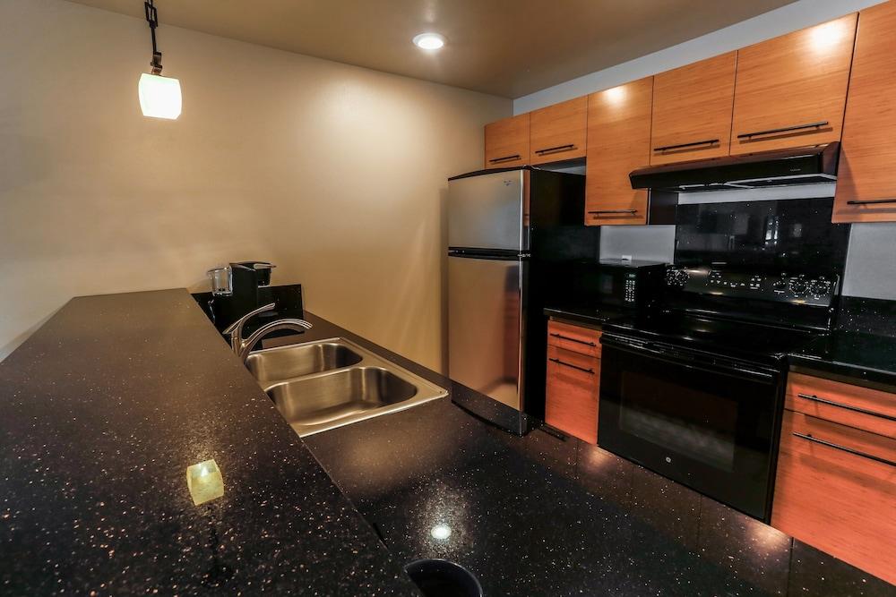 Hilo Beach House Inn photo 22