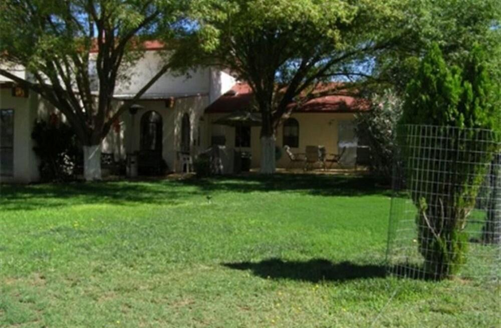 Tavares Inn photo 13