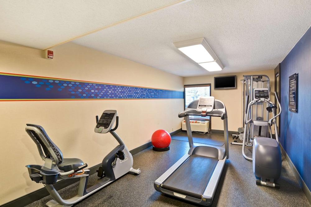 Hampton Inn Memphis-Poplar photo 26
