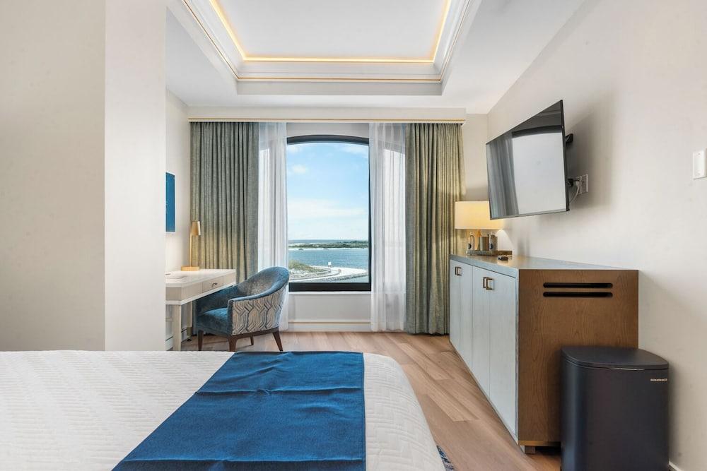 Harbor Suites at Harborwalk Village photo 34