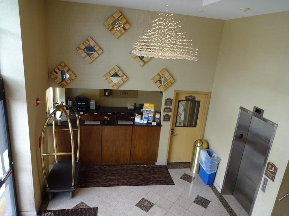Bellerose Inn photo 39