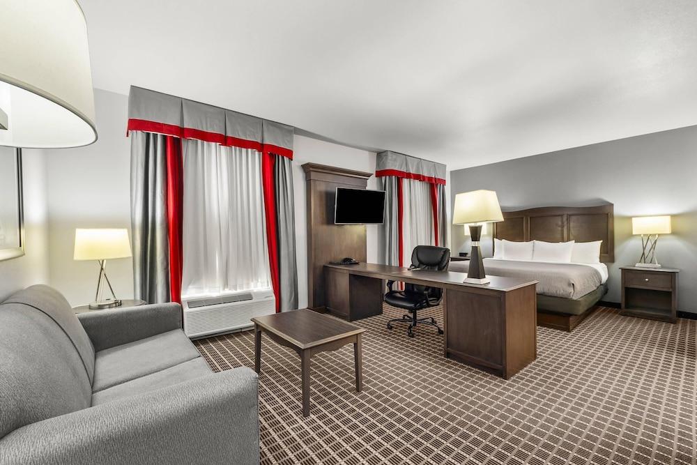 Quality Inn & Suites Pearsall photo 31