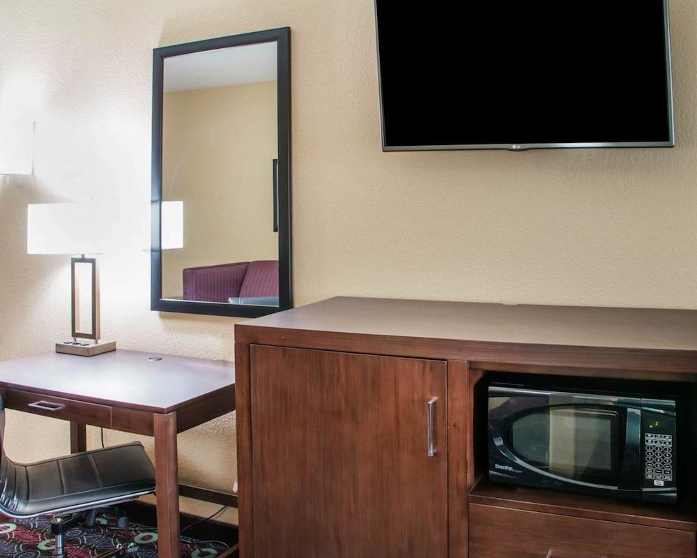 Comfort Inn & Suites San Marcos near Outlet Mall photo 12
