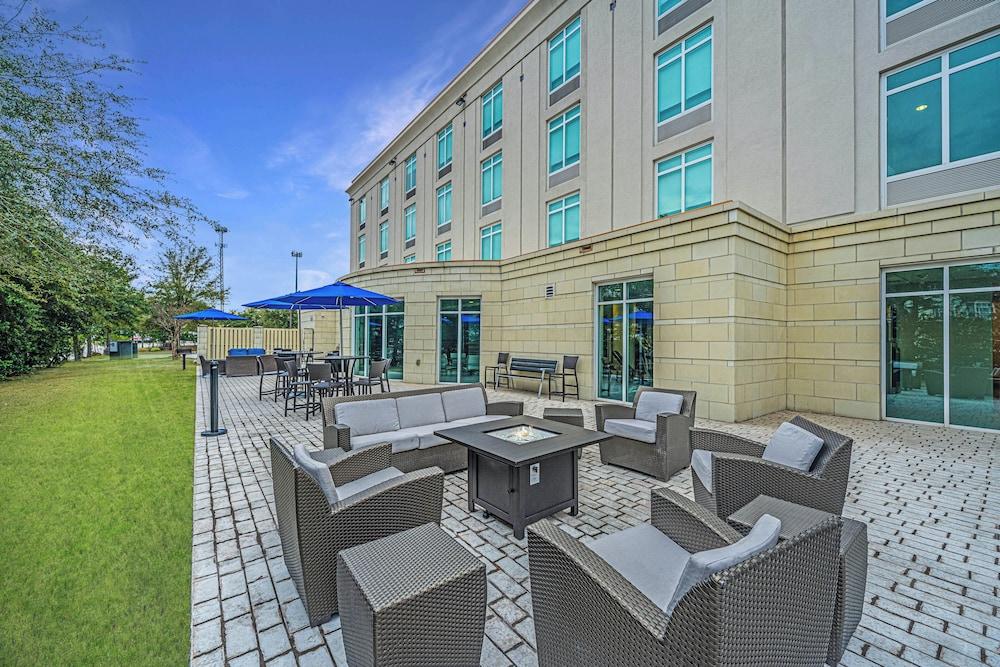 Holiday Inn Express & Suites Charleston Arpt-Conv Ctr Area photo 66