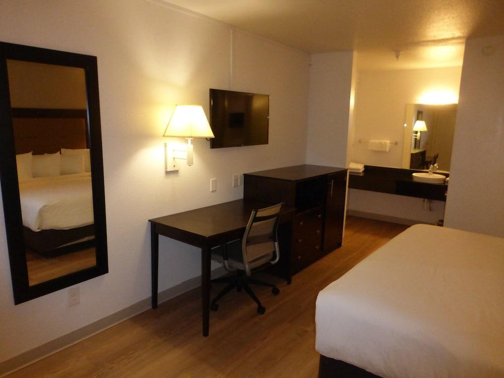 Red Roof Inn Houston – Jersey Village photo 15