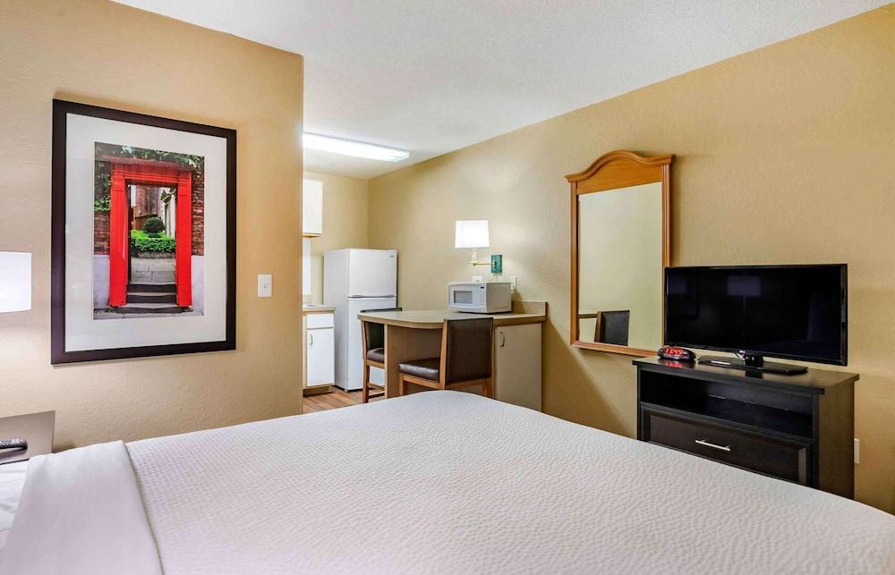 Extended Stay America Select Suites Tampa North Airport photo 8