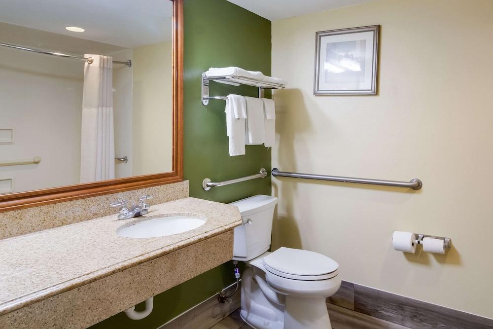 Quality Inn Baytown - Houston East photo 8