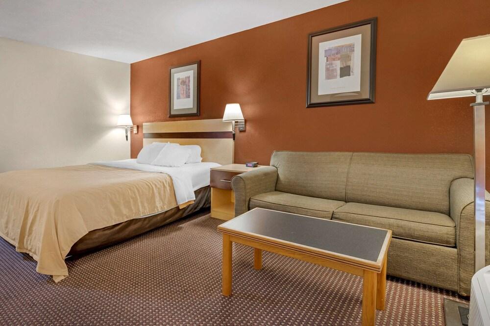 Quality Inn & Suites photo 12