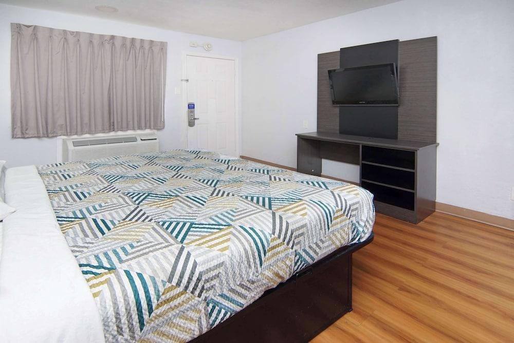 Motel 6 Red Oak, TX - Dallas photo 6