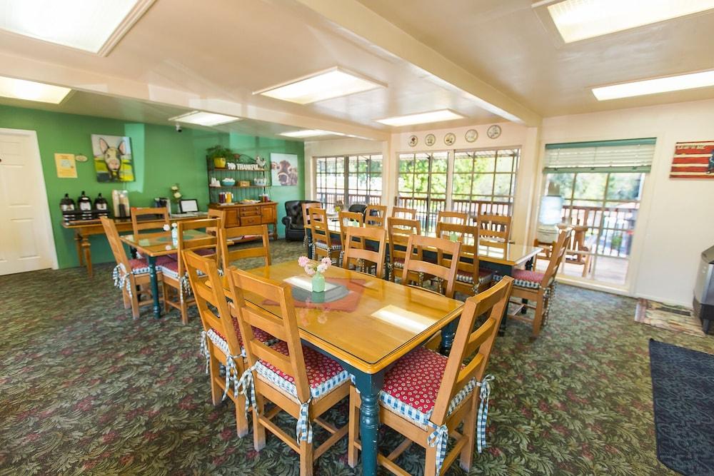 Peach Tree Inn photo 8
