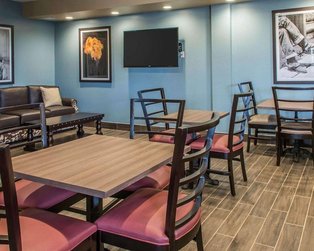 MainStay Suites Cotulla photo 25