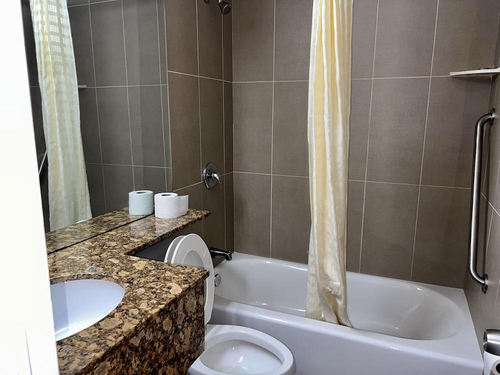 Americas Best Inn and Suites Fort Lauderdale North photo 13