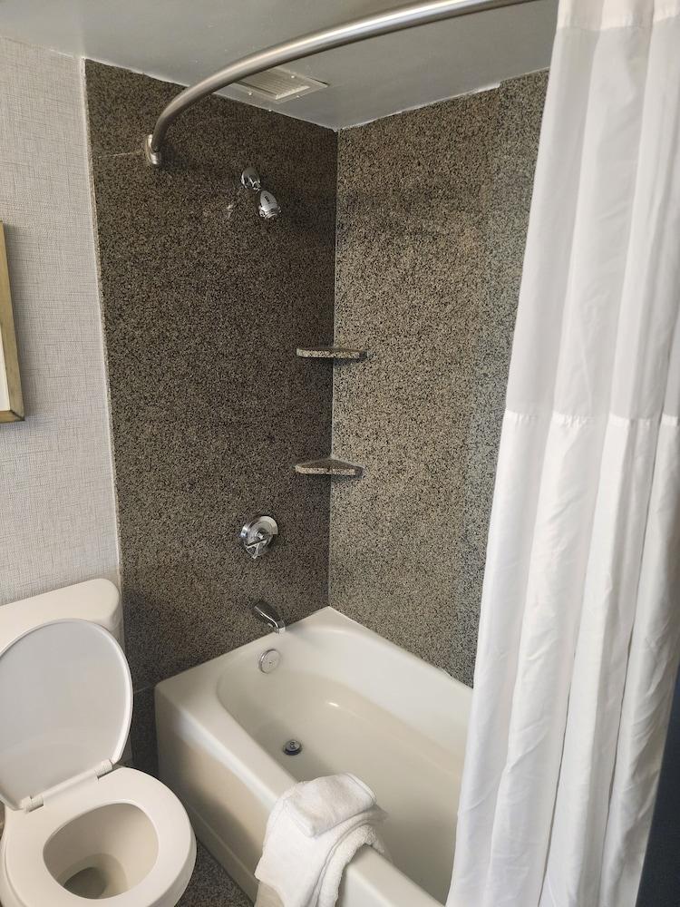 Comfort Inn Brooklyn Center photo 8