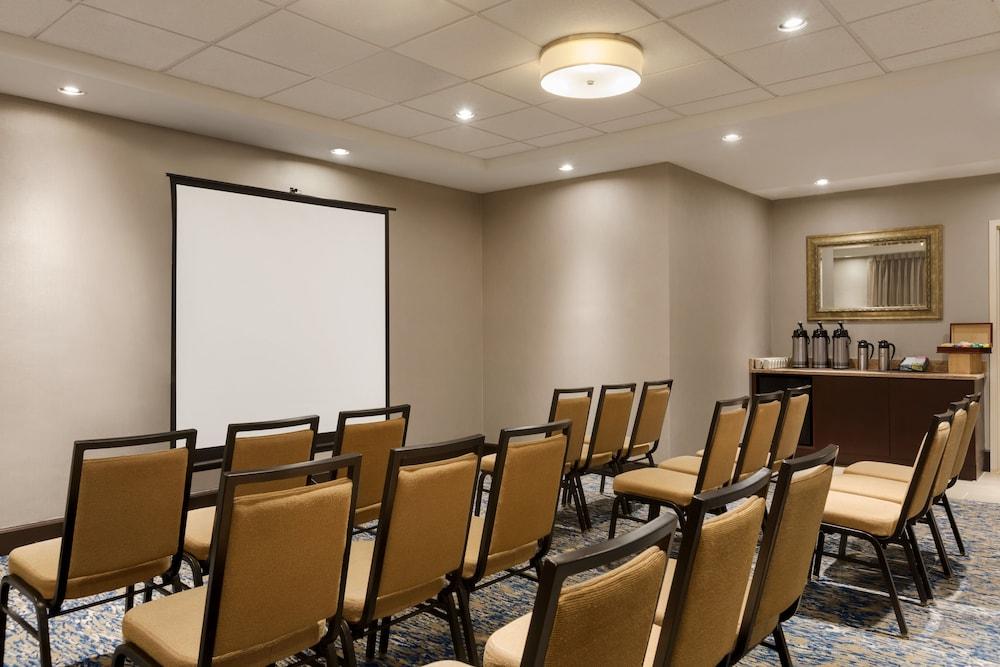 Embassy Suites by Hilton Boston Waltham photo 55