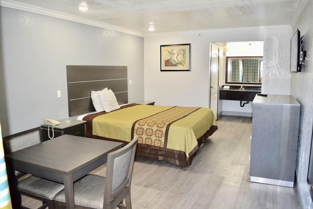 Budget Inn La Puente photo 44