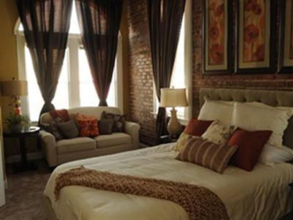 Hamilton House Inn photo 17