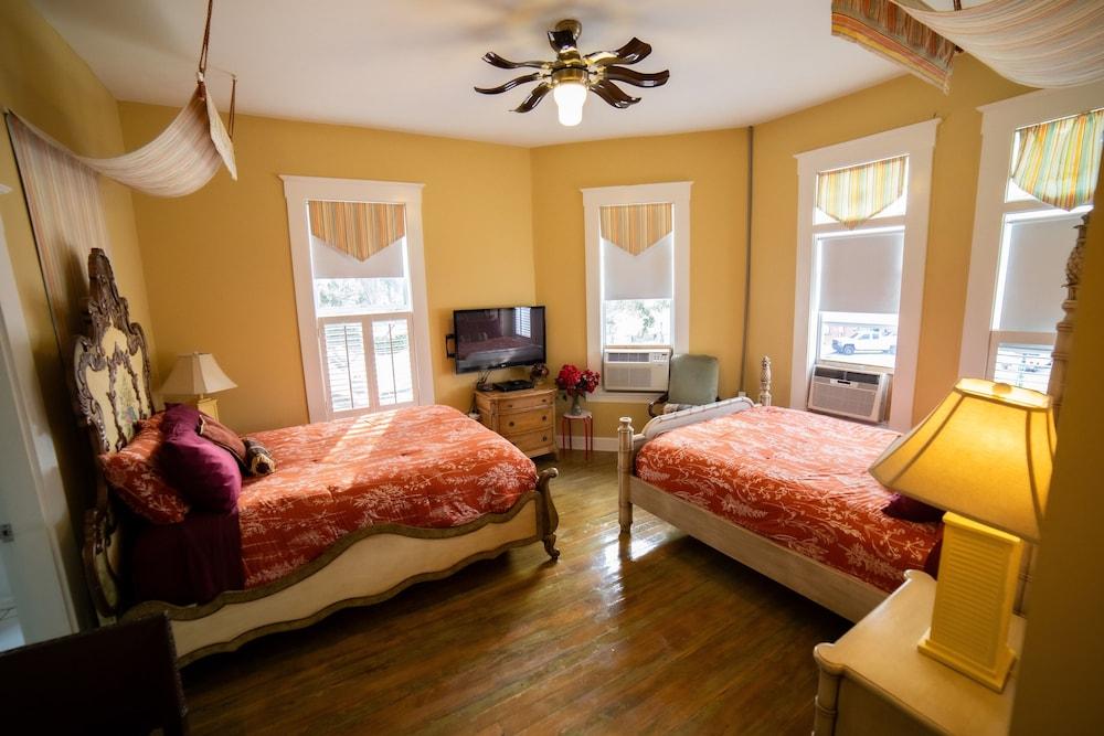 Oak Tree Hotel photo 71