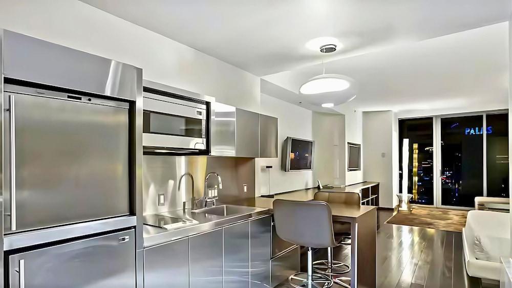 Vista Balcony Bliss Palms Place Strip Suite Hotel/Resort & Casino photo 11