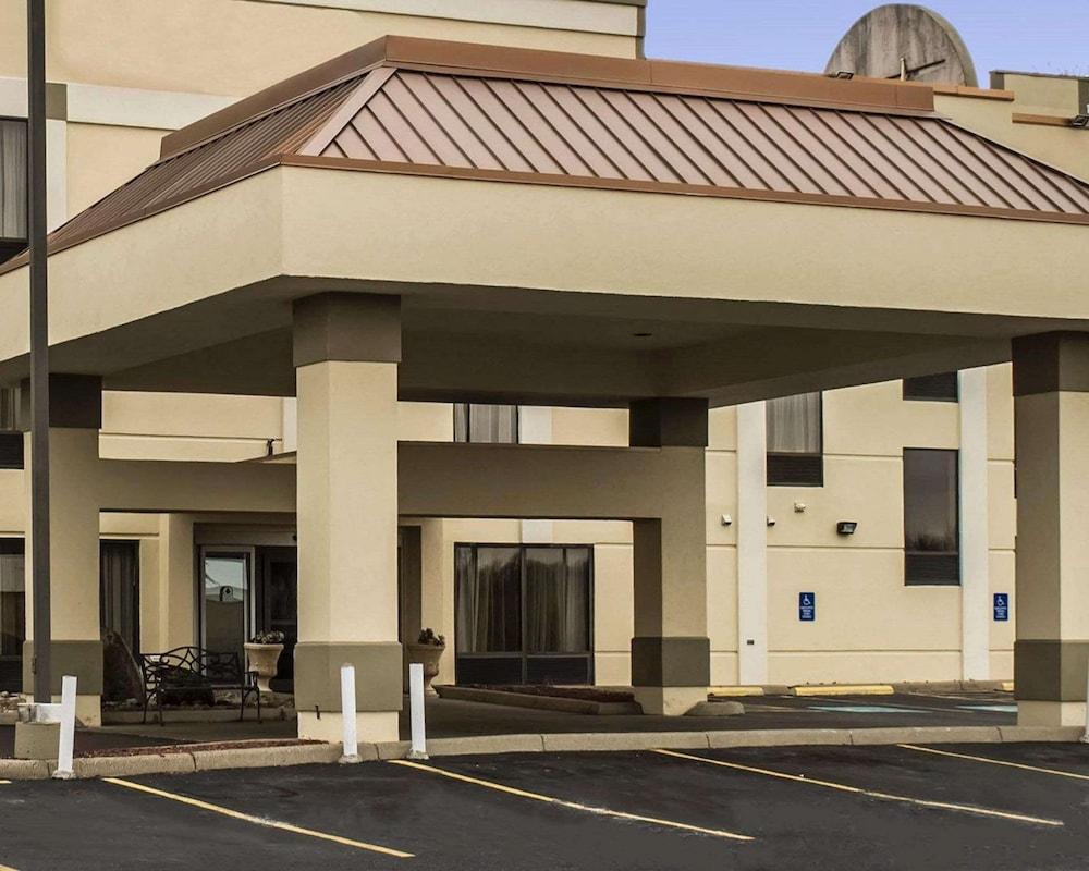 Quality Inn Akron South — hotel in Akron