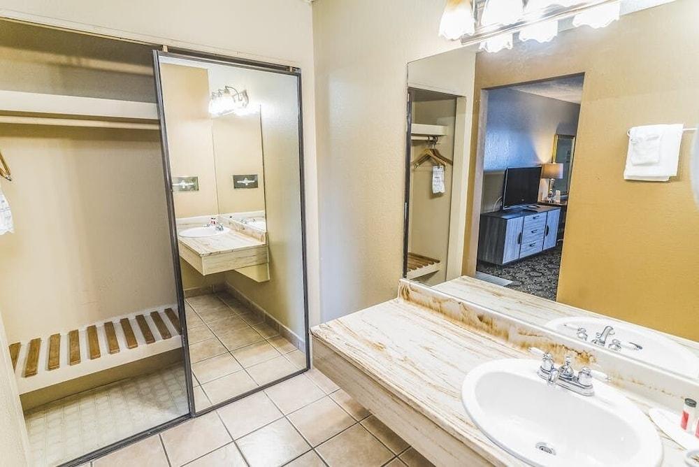 Montrose Valley Lodge photo 17