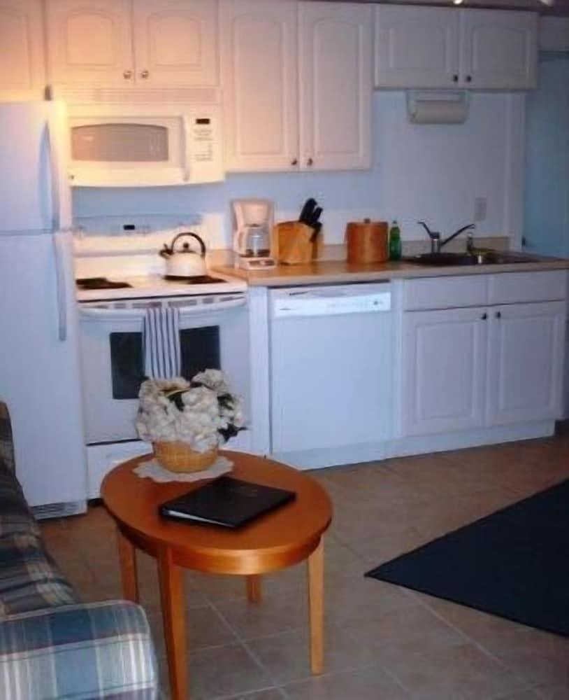 Mariner's Point Resort photo 9