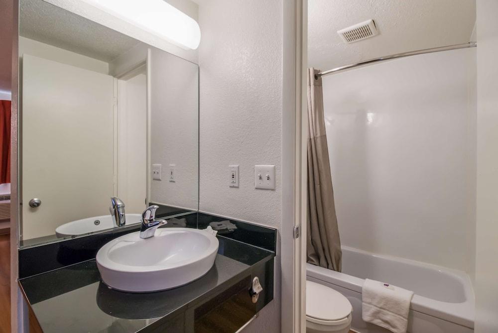 Park Inn by Radisson, Fargo West Acres photo 21