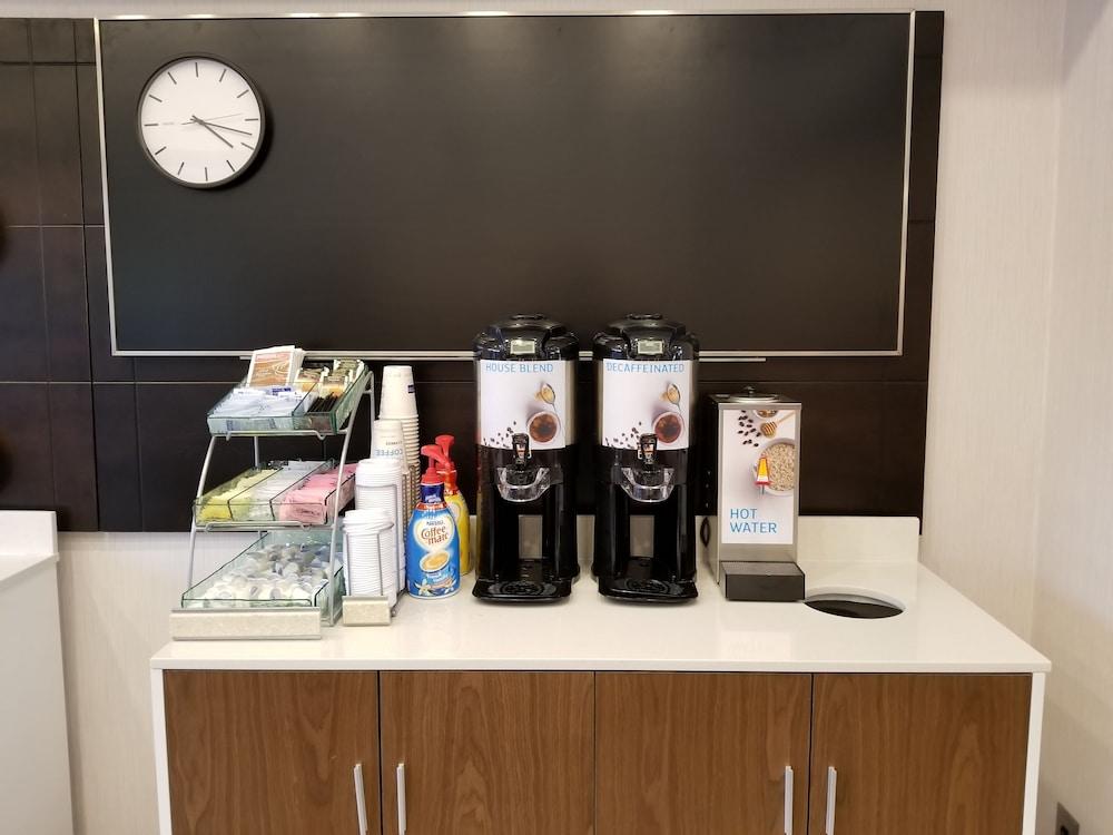 Holiday Inn Express Columbia NE - Fort Jackson by IHG photo 23