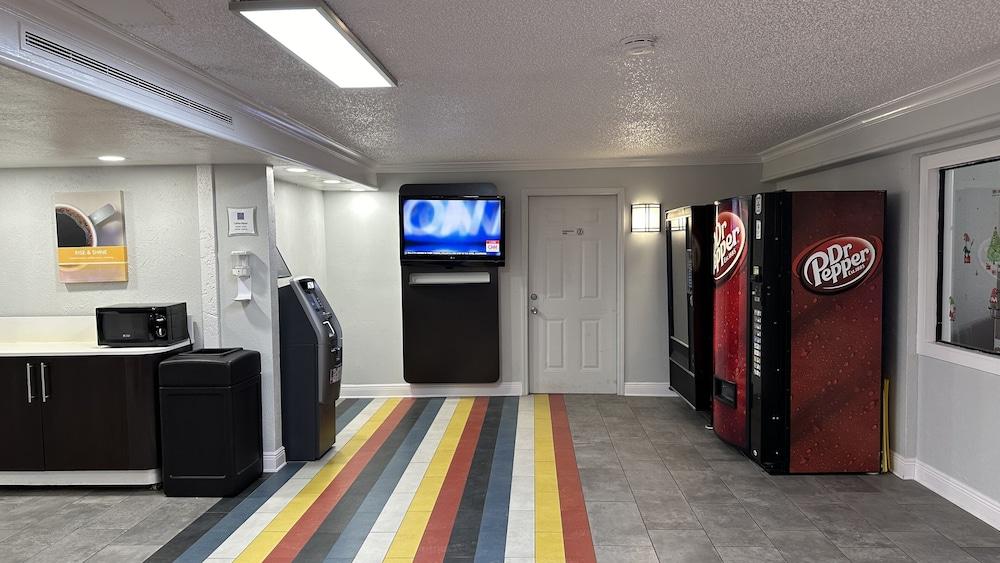 Motel 6 Beaumont, TX photo 35