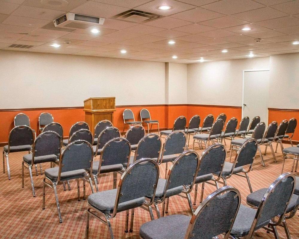 Howard Johnson by Wyndham Columbus State Fairgrounds I-71 photo 22