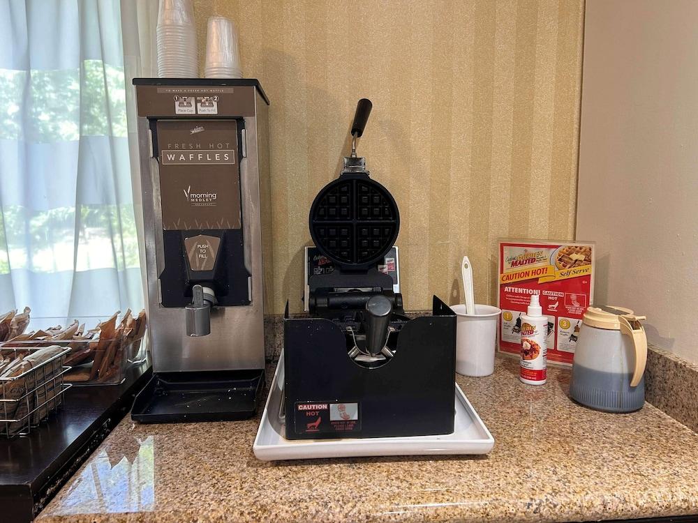 SureStay by Best Western Pearl Jackson Airport photo 18