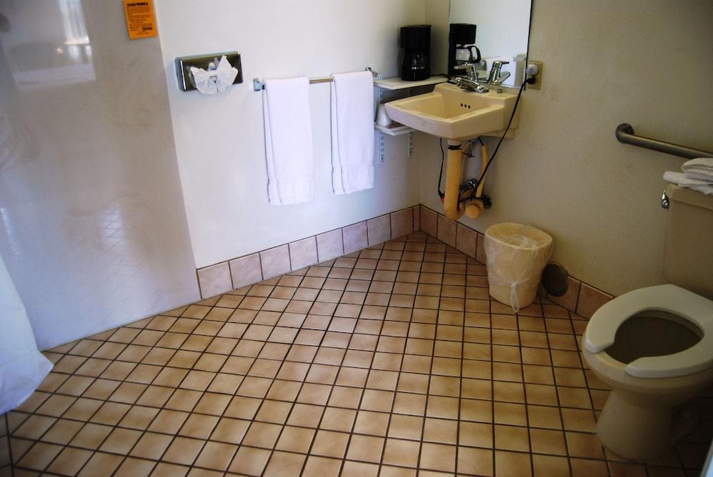 Redwood Motel photo 22