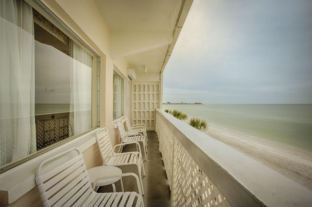 Sandcastle Resort at Lido Beach photo 38
