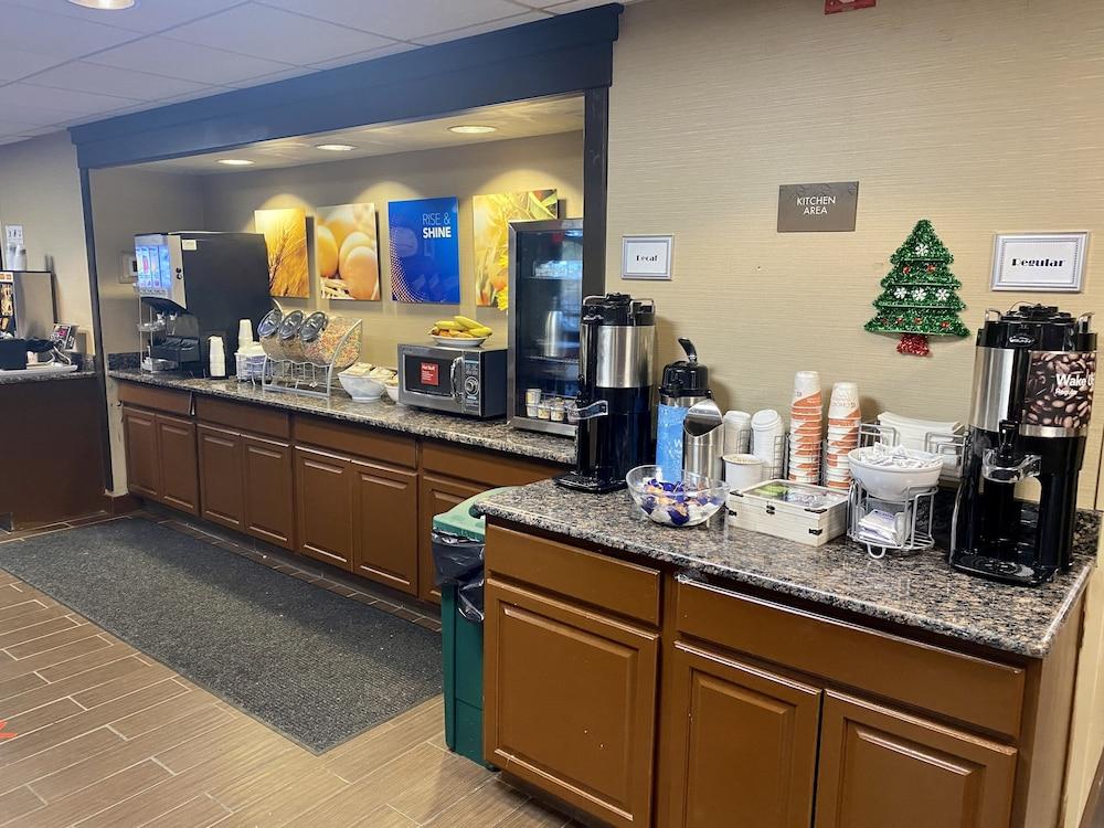 Comfort Suites Near Casinos Norwich-Uncasville CT photo 21
