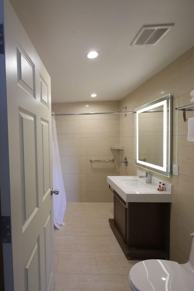 Mayfair Inn and Suites photo 25