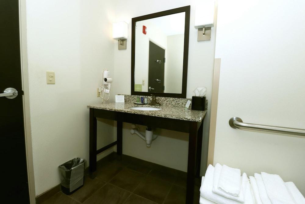 Sleep Inn & Suites Moundsville - Wheeling photo 6