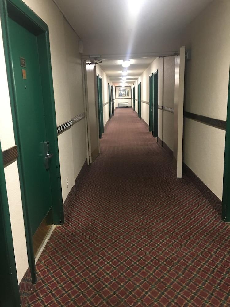A Victory Hotel - Southfield photo 25