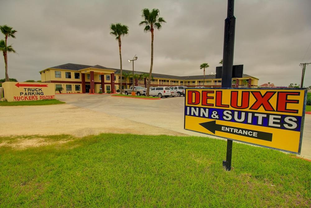 Deluxe Inn & Suites photo 59
