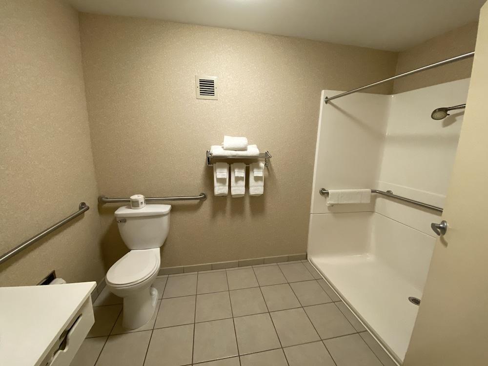 Quality Inn Geneseo photo 4