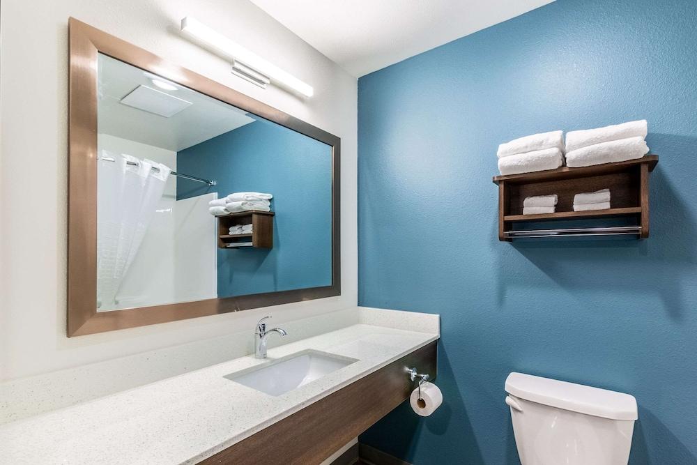 WoodSpring Suites Indianapolis Airport South photo 23