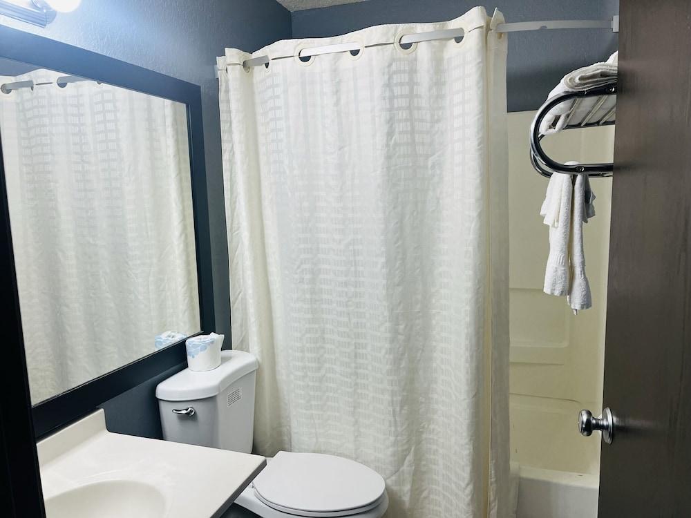 Rodeway Inn Whitehall photo 17