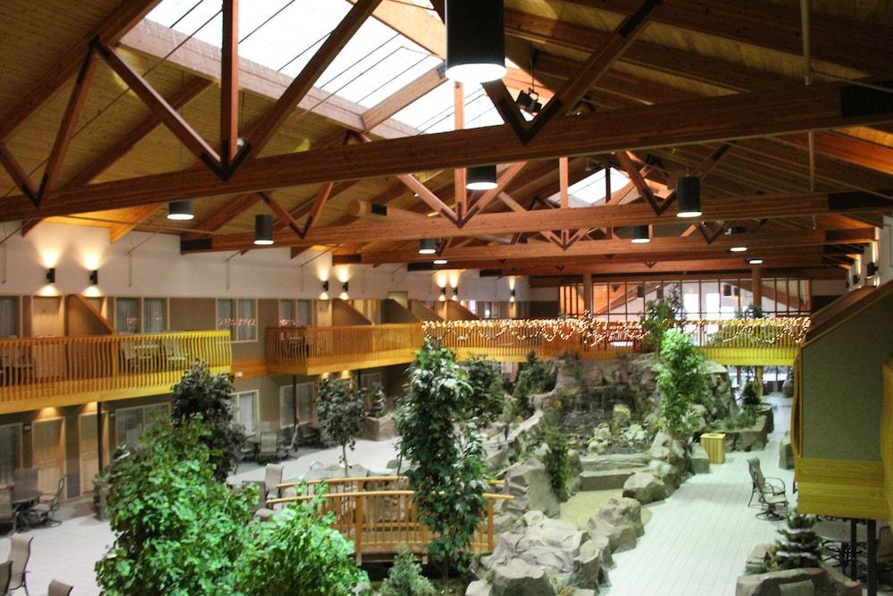 C'mon Inn Hotel & Suites photo 31