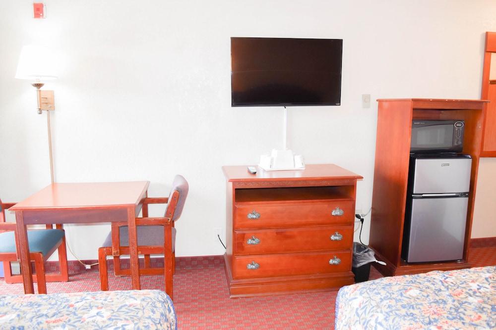 Knights Inn North Attleboro photo 9