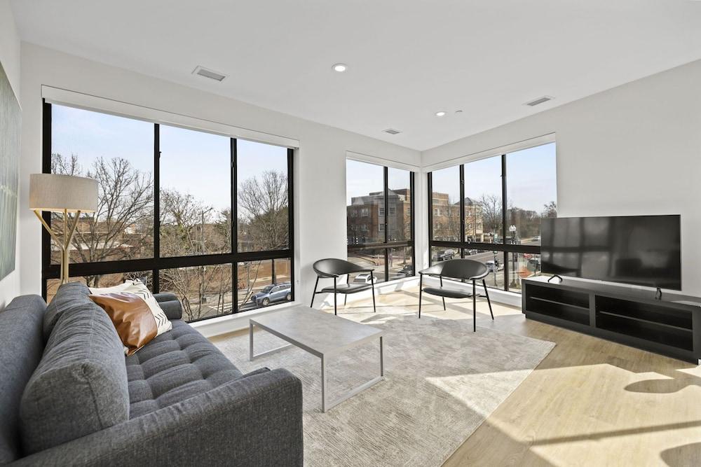 Placemakr Cathedral Heights photo 20