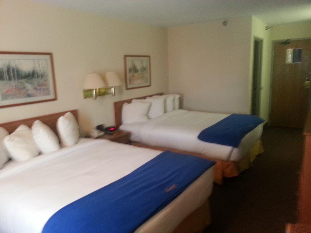 New Victorian Inn and Suites photo 22