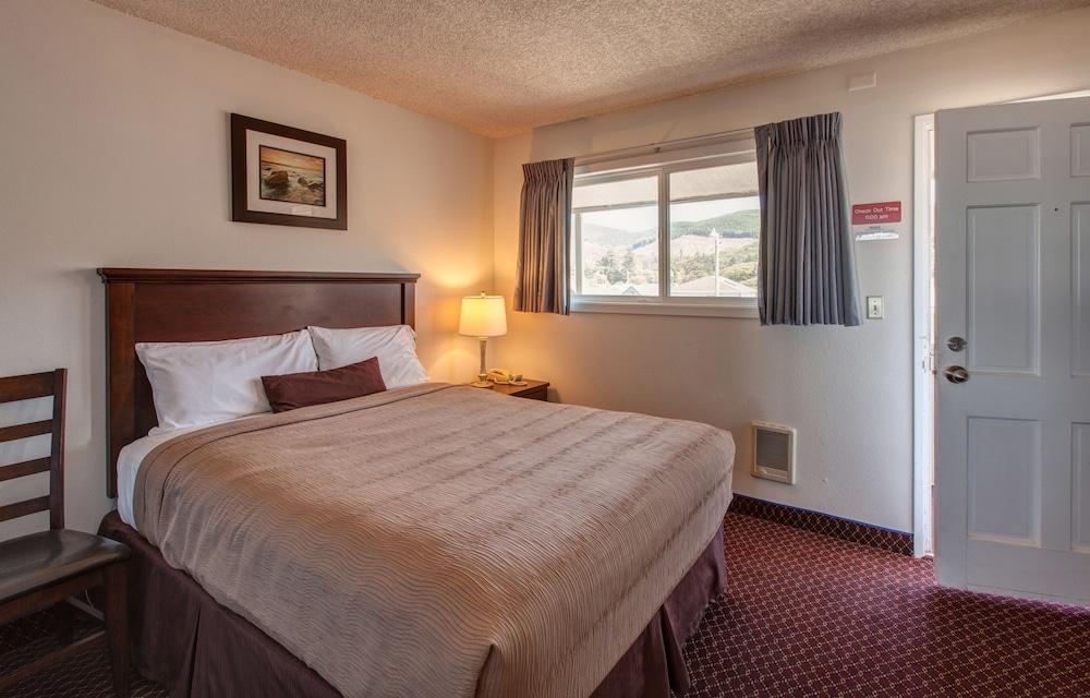 Silver Sands Motel photo 8