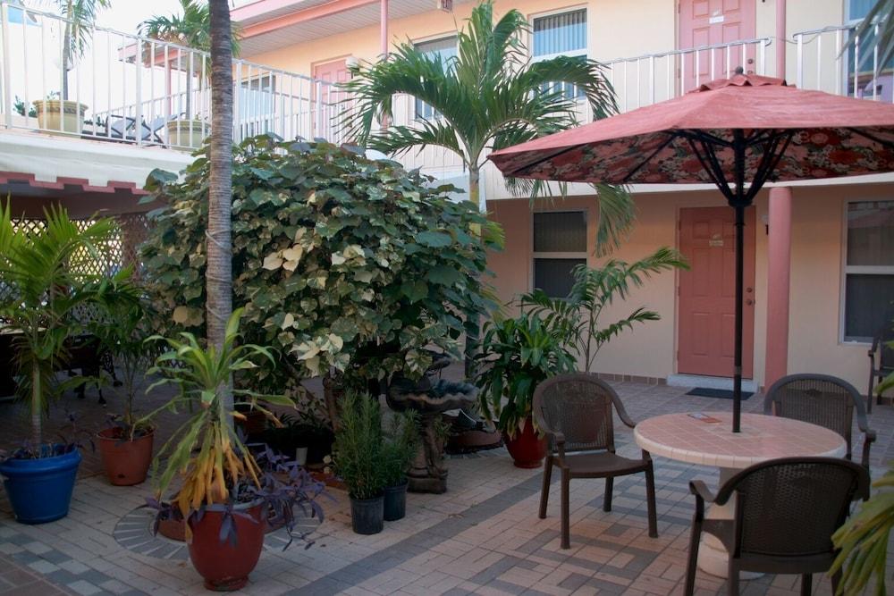 Lago Mar Motel and Apartments photo 41