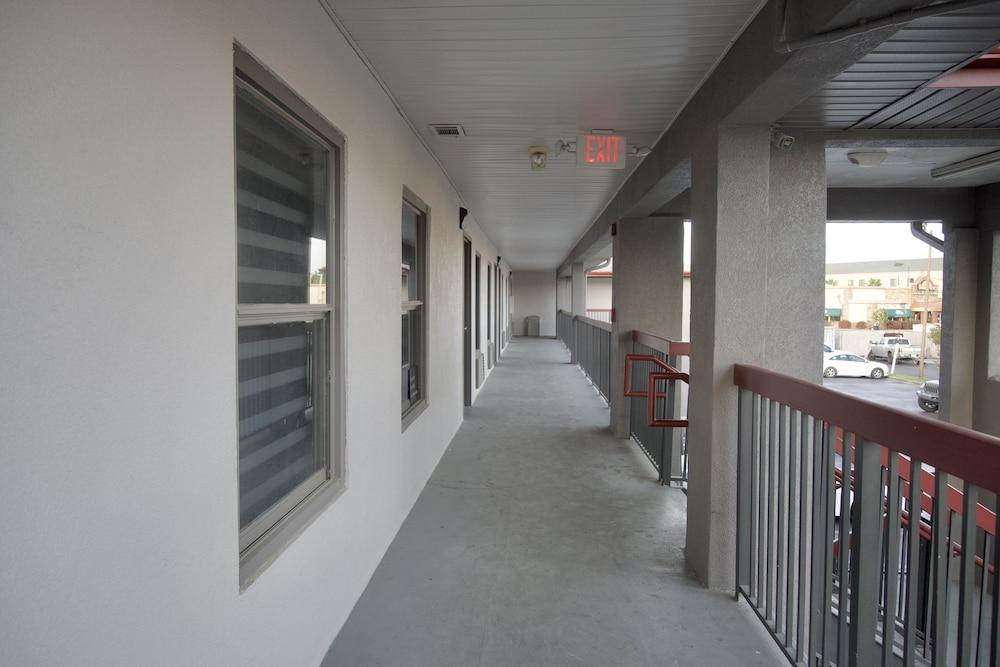 Red Roof Inn Savannah North I-95 – Port Wentworth photo 16