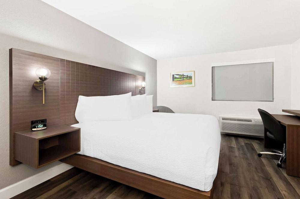 SureStay by Best Western Groves photo 5