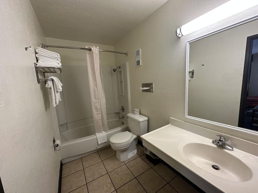 Simple Rewards Inn photo 16